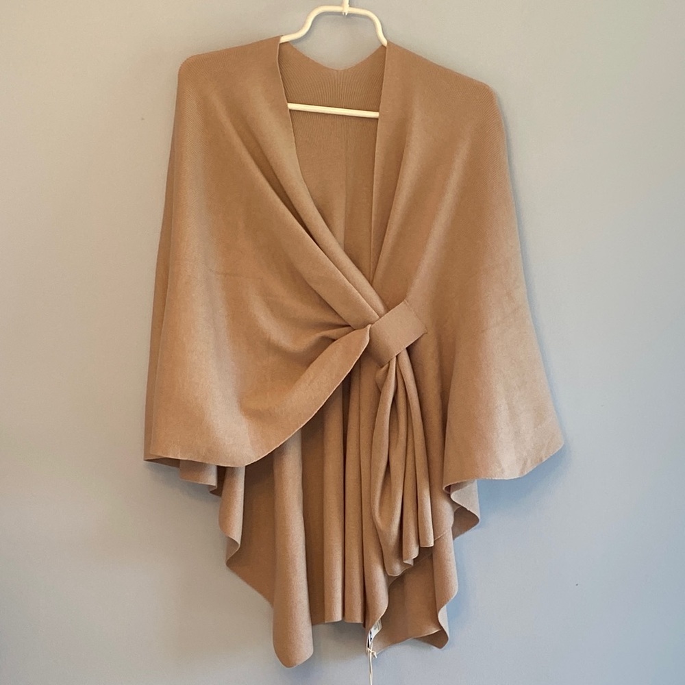 NWT Puli Women’s Knit Wrap